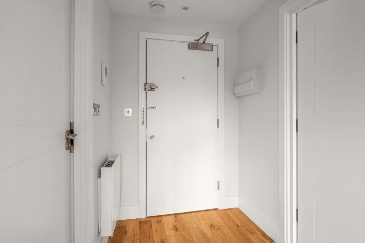 Lovely 1 Bedroom Apartment In The Heart Of Eastleigh Ngoại thất bức ảnh