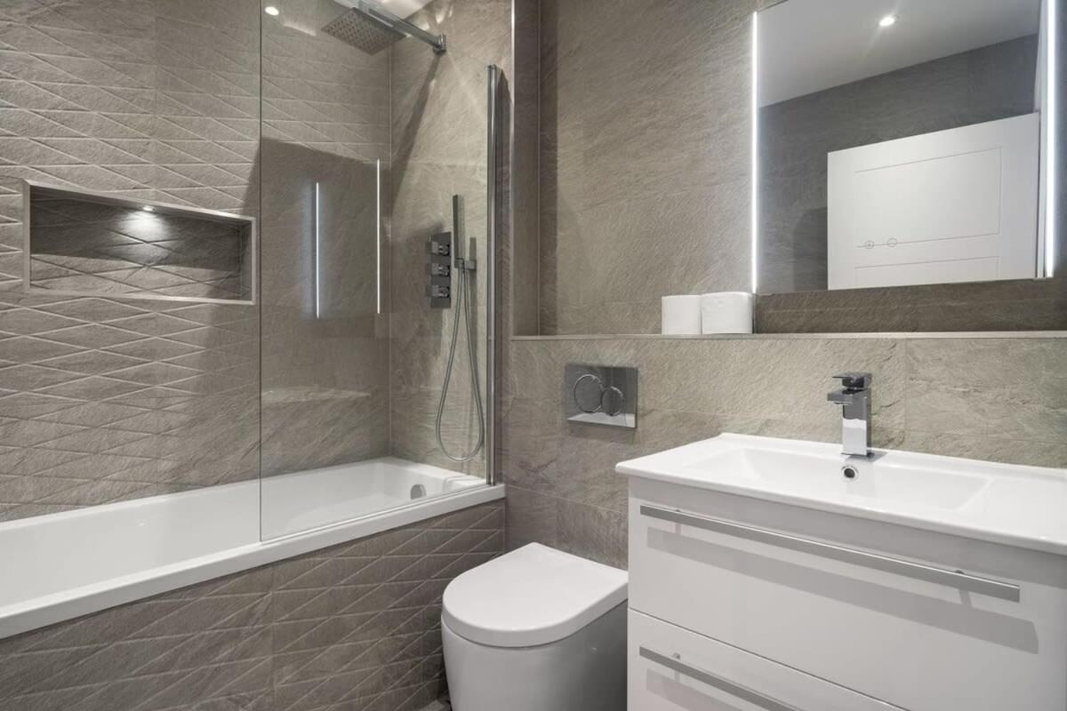 Lovely 1 Bedroom Apartment In The Heart Of Eastleigh Ngoại thất bức ảnh